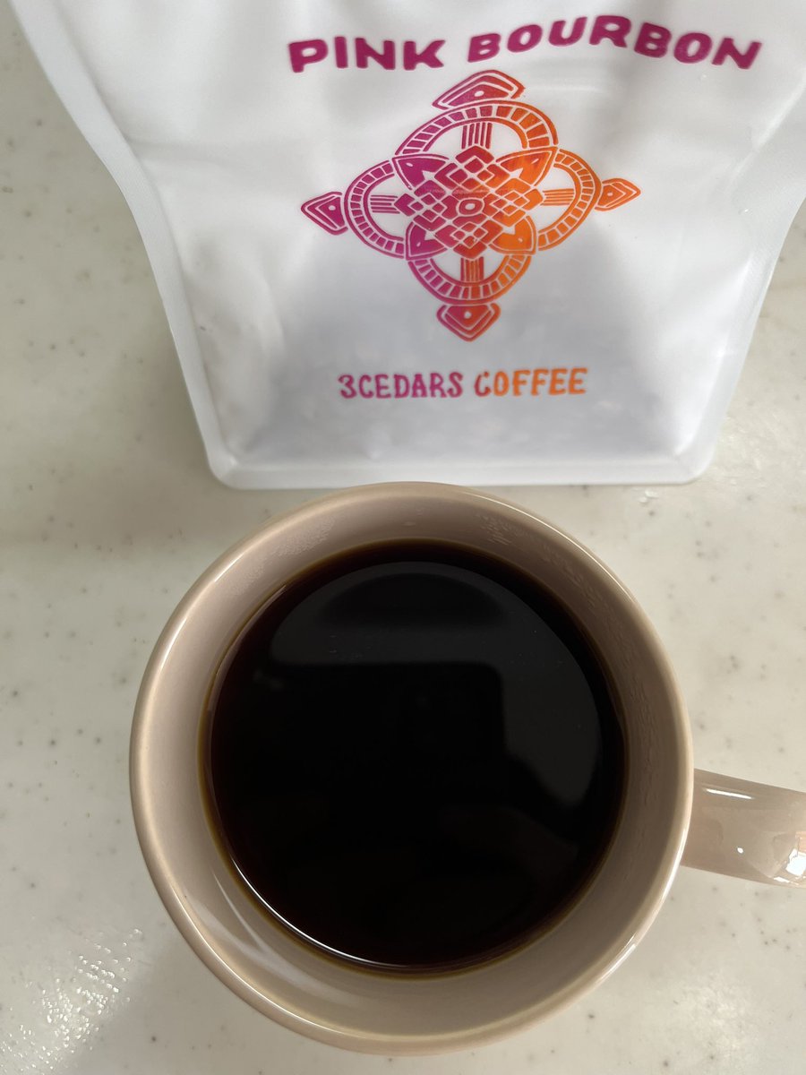 8ui_nagato8's tweet photo. 同じ豆をHARIO V60とCT62で入れ比べたら味が全然違った！　マジか！！🤯　世界が変わった！　コーヒーはドリッパーが9割だった！ #コーヒーのある暮らし #CT62 https://t.co/5vgwYMJwj8