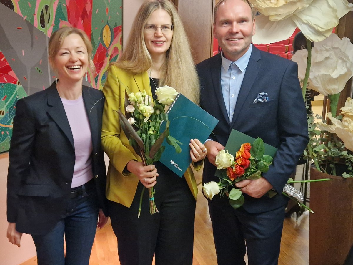 NiinemetsLab's tweet photo. 🎉 Congratulations to the winners of the University Science Popularization Award!
👏 Eve Runno-Paurson, Peeter Lääniste, Erkki Mäeorg &amp; Ülo Niinemets for “Plant Cultivation in Future Climates – New Opportunities.” https://t.co/cdc0XFlNHR