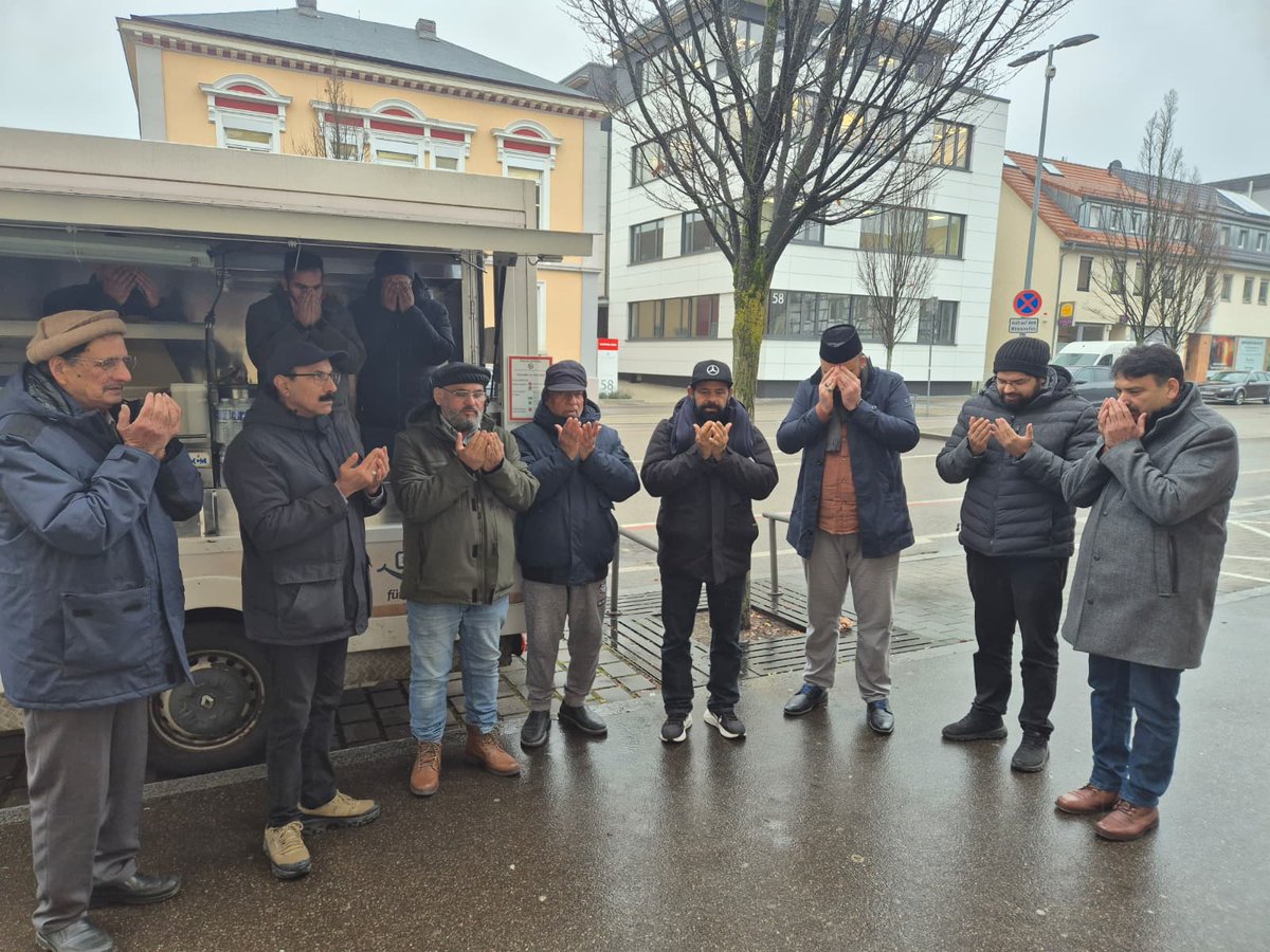AnsarullahLangR's tweet photo. Majlis Ansarullah Aalen 
Ahmadiyya LangR 

Datum: 26.11.2025
Ort: Aalen
200 Paketen verteilt

#AhmadiyyaLangr
#AhmadiyyaFoodtruck https://t.co/j4vwhppdnm
