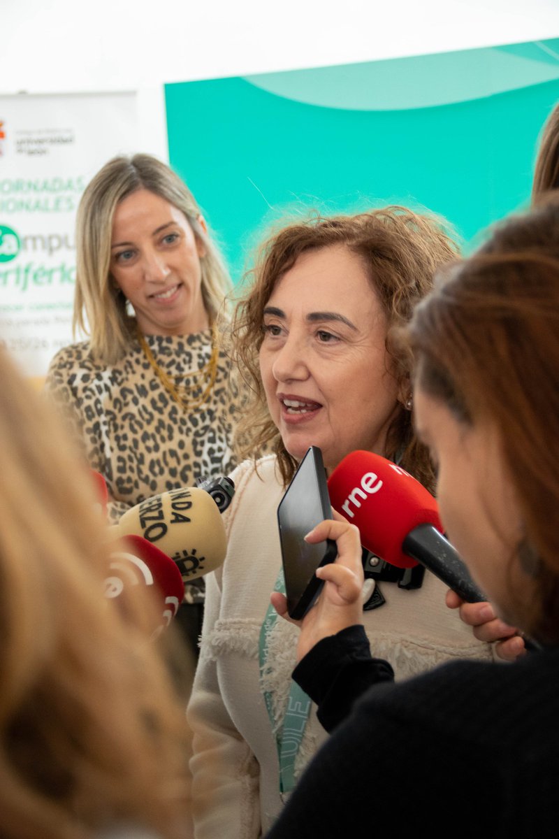 Segovia, Ceuta, Melilla, Igualada, Alcoy, Ávila, Ibiza, Lugo, Ourense... 🏫casi 20 campus periféricos de toda España han participado en estas primeras jornadas celebradas en Ponferrada y todos ellos comparten, esencialmente, las mismas preocupaciones.