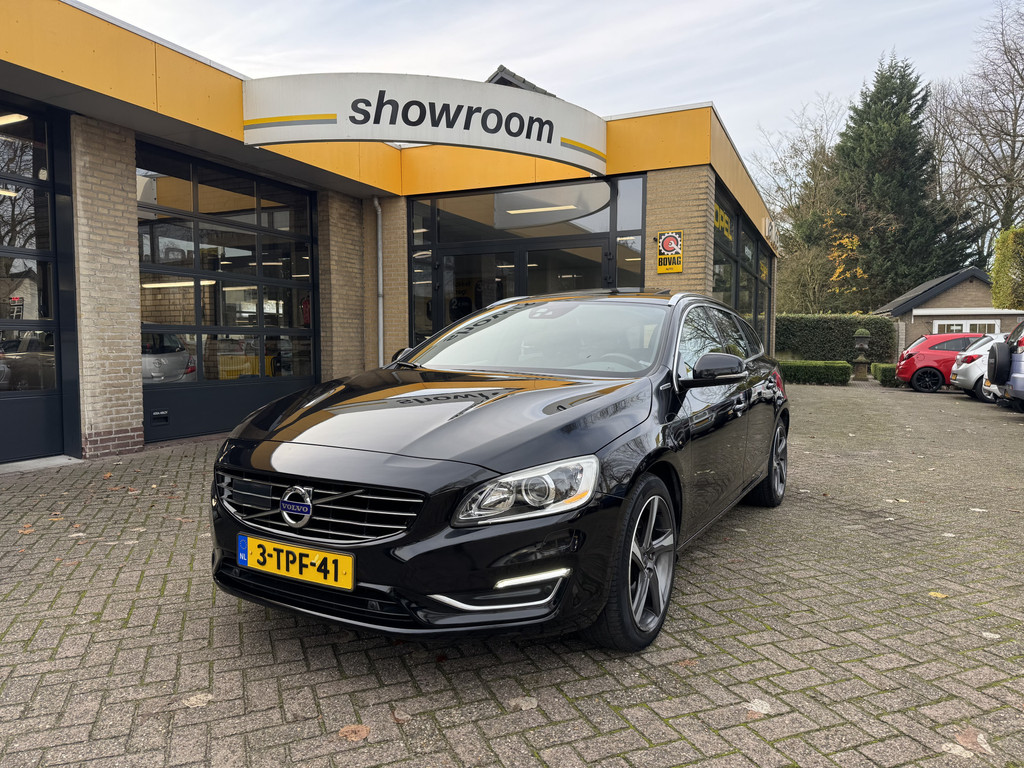 Opeldendungen's tweet image. 🚘 Luxe, kracht en duurzaamheid in één: Volvo V60 2.4 D6 AWD Plug-In Hybrid Summum uit 2014. Dealer onderhouden, met schuifdak en slechts 104.148 km. Nu voor €15.995,- ! 👉  garagevanuden.nl/aanbod/4945096…
#Volvo #Hybrid #PlugIn #Autoaanbod #Lease #occasion