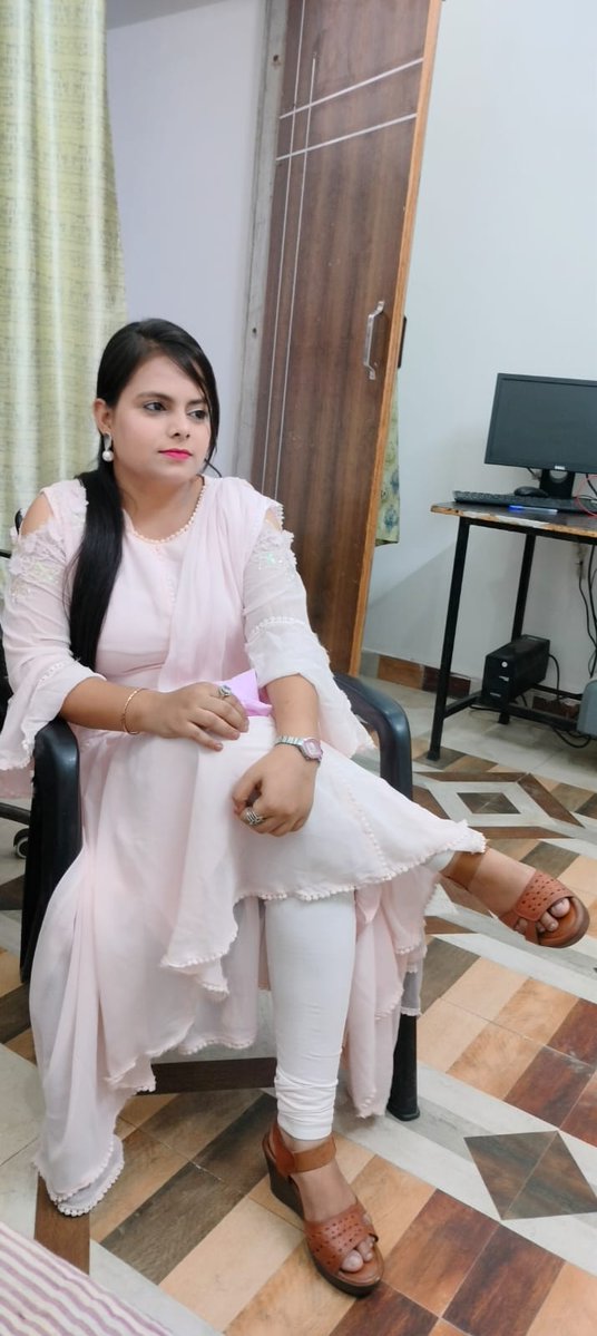 FMNewsLive's tweet image. #barely 
बरेली में युवा महिला अधिवक्ता की संदिग्ध मौत।
ससुराल पक्ष पर दहेज हत्या का आरोप।
पति और परिजन हिरासत में, पूछताछ जारी।
पोस्टमॉर्टम रिपोर्ट से खुलेगा पूरा सच।
यह रहे आपके लिए Short # and @:

#BareillyNews #UPCrime #AdvocateDeath #DowryCase #breakingnews‌ #fmnews…