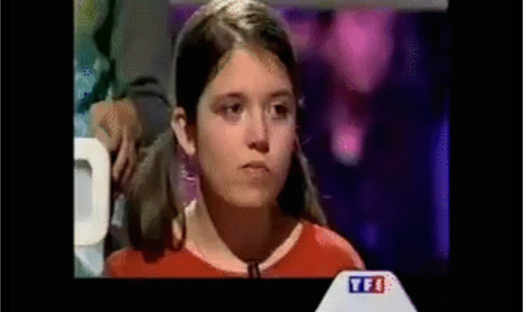 Quand j'avais 12 ans j'ai appelé pour un jeu télé dans le dos de mes parents et finalement j'ai été prise, et comme ils ont décrété que j'irai jusqu'au bout de ma bêtise j'ai terminé à la télé en prime time 🫠