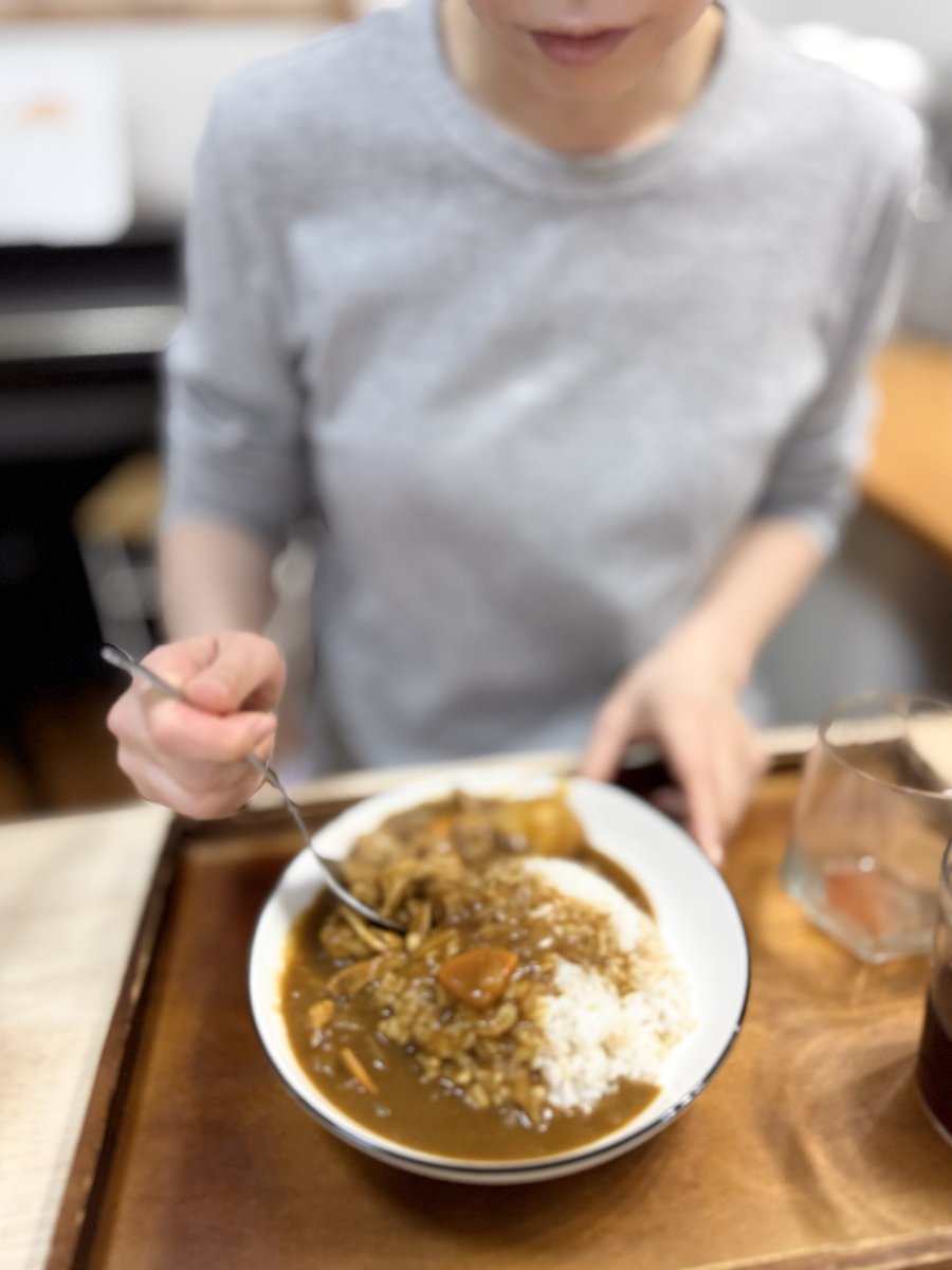 カレーできました〜☺️✨
ほかほかで…おいしーっ🍛
しあわせごはんタイムです🌼

#即席カレーの日