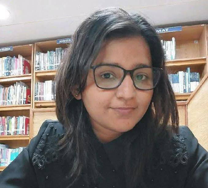 کراچی ملیر گوہر گرین سٹی گھر میں ملزم نے گھر میں گھس کر تیز دھار آلہ سے خاتون صحافی کا گلا کاٹ ڈالا ، 

 زخمی خاتون صحافی کو اسپتال منتقل کردیا گیا شناخت فصاحت فاطمہ کے نام سے ہوئی ہے