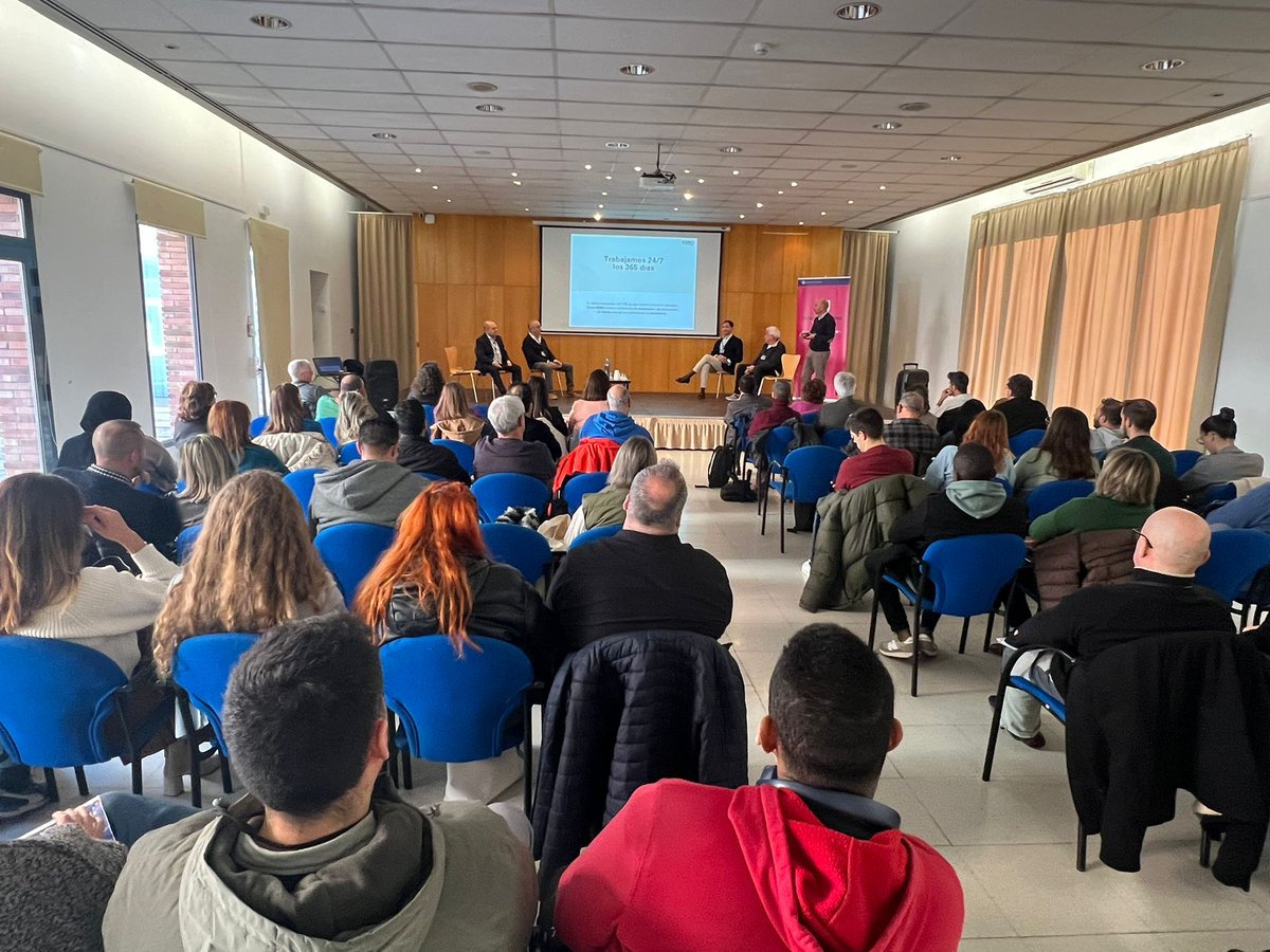 LogisticCluster's tweet image. La Logística del Futur se celebra avui a l’Ajuntament de Castellbisbal, amb la participació activa de tres socis del Clúster: ESBO, Talentum i Centre d’Estudis Prat. La jornada aborda tendències del sector i reptes d’operativa, formació i selecció. #Logística #Innovació