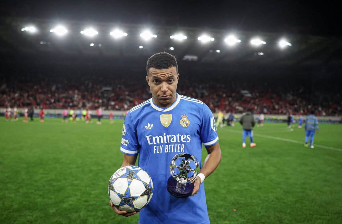 VibesFoot's tweet image. 🔴 Les fans de l&apos;Olympiakos ont tenté de chambrer Kylian Mbappé en français 😭🇫🇷

« Oh oui, oui, oui, 𝗽𝗲𝗻𝗱𝗮𝗻𝘁 𝗹&apos;𝗲́𝗰𝗵𝗮𝘂𝗳𝗳𝗲𝗺𝗲𝗻𝘁. 𝗜𝗹𝘀 𝗽𝗮𝗿𝗹𝗮𝗶𝗲𝗻𝘁 𝗳𝗿𝗮𝗻𝗰̧𝗮𝗶𝘀, 𝗺𝗮𝗶𝘀 𝘂𝗻 𝗺𝗮𝘂𝘃𝗮𝗶𝘀 𝗳𝗿𝗮𝗻𝗰̧𝗮𝗶𝘀, 𝘃𝗼𝘂𝘀 𝘀𝗮𝘃𝗲𝘇 (𝘀𝗼𝘂𝗿𝗶𝗿𝗲). 😅…