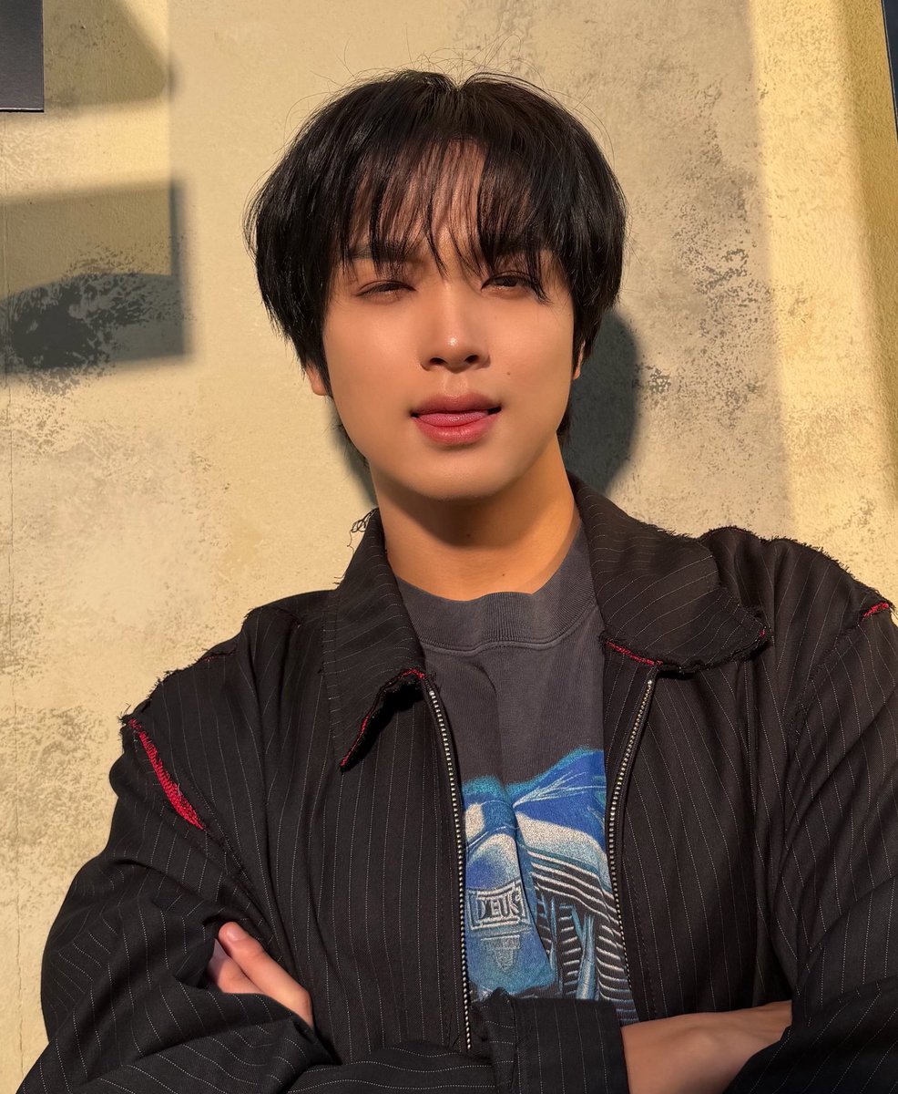 hourly haechan tweet media