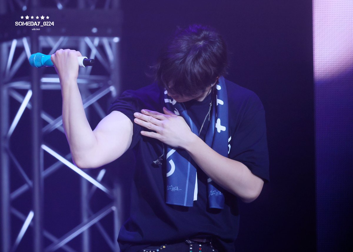 someday_0224's tweet photo. 251121 YOOK SUNG JAE 
2025 SPECIAL LIVE TOUR

요즘 운동을 열심히 해서 
세쿠시 한 팔뚝 자랑하기ㅎㅎ
그치만 복근은 없다고ㅋㅋㅋ
성재의 인생에서 안나온다고 합니다🤣

#육성재 #ユクソンジェ
#YOOKSUNGJAE #たったひと https://t.co/uP8A5dCBFk