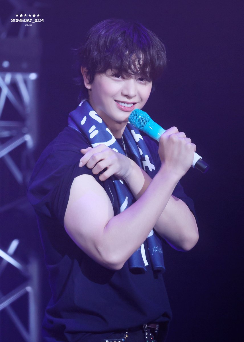 someday_0224's tweet photo. 251121 YOOK SUNG JAE 
2025 SPECIAL LIVE TOUR

요즘 운동을 열심히 해서 
세쿠시 한 팔뚝 자랑하기ㅎㅎ
그치만 복근은 없다고ㅋㅋㅋ
성재의 인생에서 안나온다고 합니다🤣

#육성재 #ユクソンジェ
#YOOKSUNGJAE #たったひと https://t.co/uP8A5dCBFk