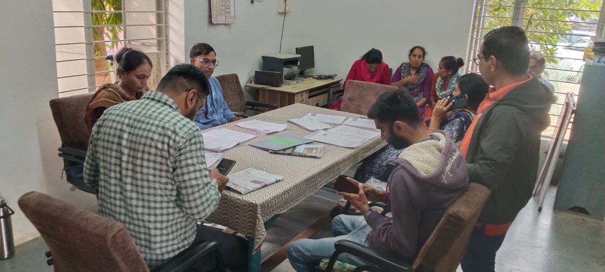 આજ રોજ તા. ૨૭/૧૧/૨૦૨૫ ના રોજ મતદારયાદીની ખાસ સઘન સુધારણા (SIR) કાર્યક્રમ અંતર્ગત    26-વિજાપુર વિધાનસભા મતવિભાગ વિવિધ ગામો માં મુલાકાત લઇ BLO અને તલાટી કમ મંત્રી સાથે કામગીરી ની સમિક્ષા કરવા માં આવી.