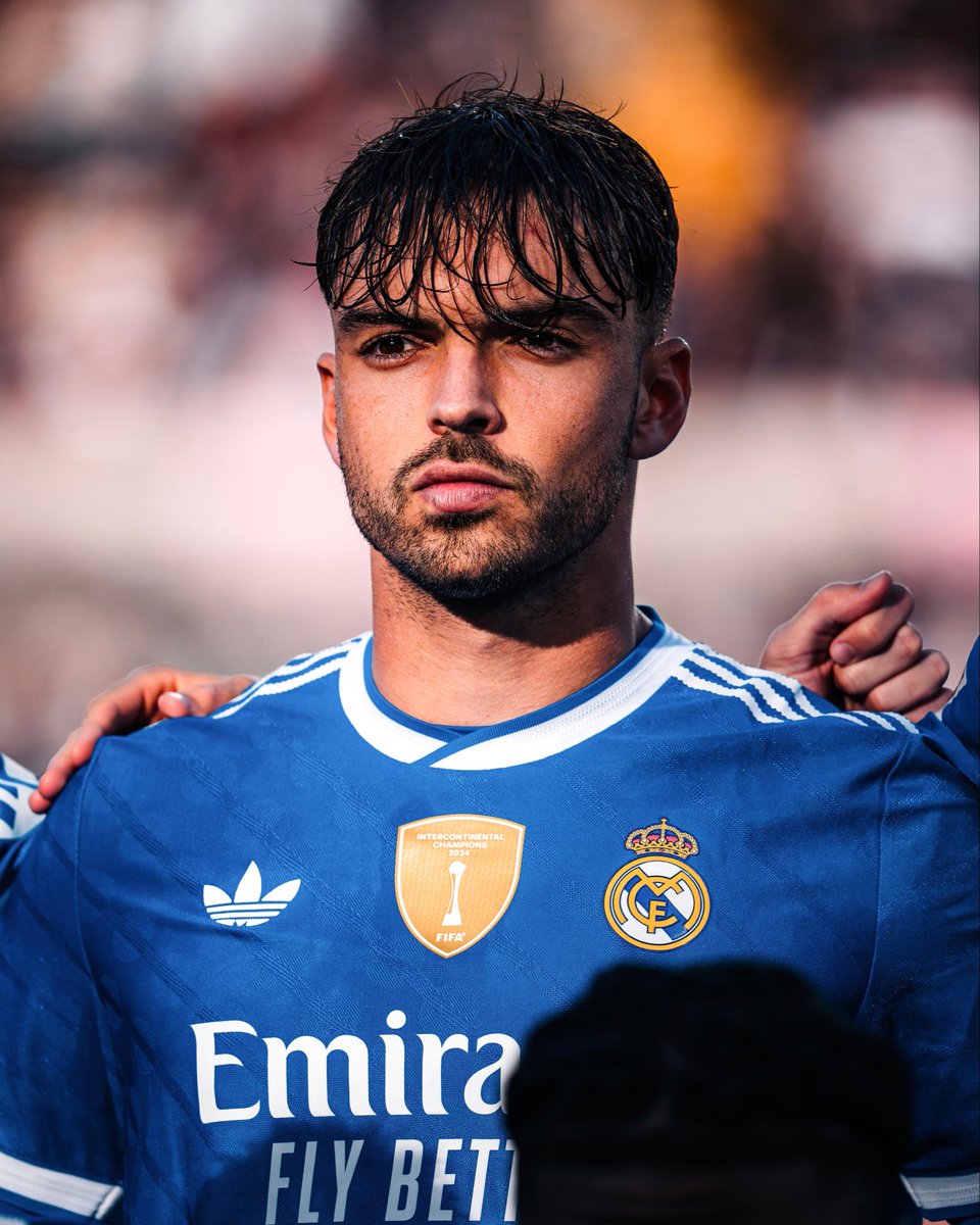 MadridUniversal's tweet image. ❗️.@fburgos4: &quot;Raul Asencio was the fifth center back and he&apos;s turning out to be the best.&quot;

&quot;We learned that his grandfather passed away a couple of days ago. He was replaced because he had hamstring problems, but his attitude is hats off.&quot;