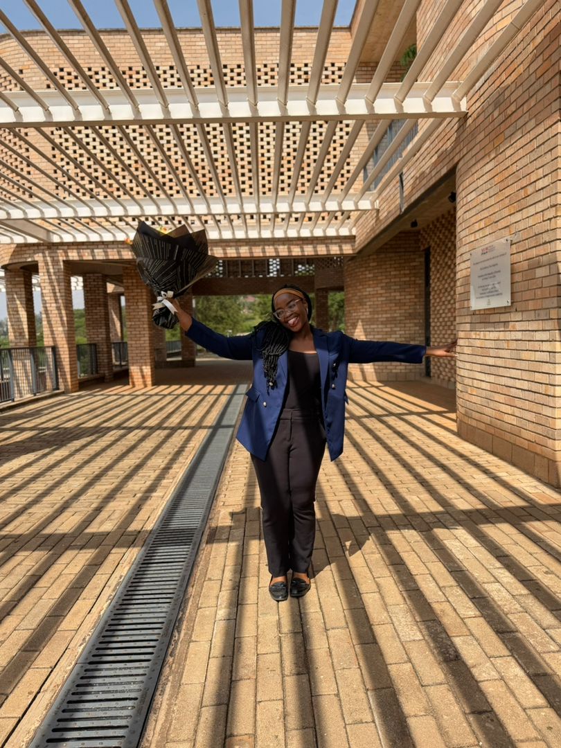 fisayo_jeje's tweet image. Look at that degree on that chic! 😍

Defense done and dusted! A huge thank you to everyone who was a part of my research ❤️

Crazy delusion, faith, tears, and consistent hope for this degree.

Thank you, Jesus 🙏

It&apos;s a wrap. See you at convocation 👌

#Graduate #opentowork