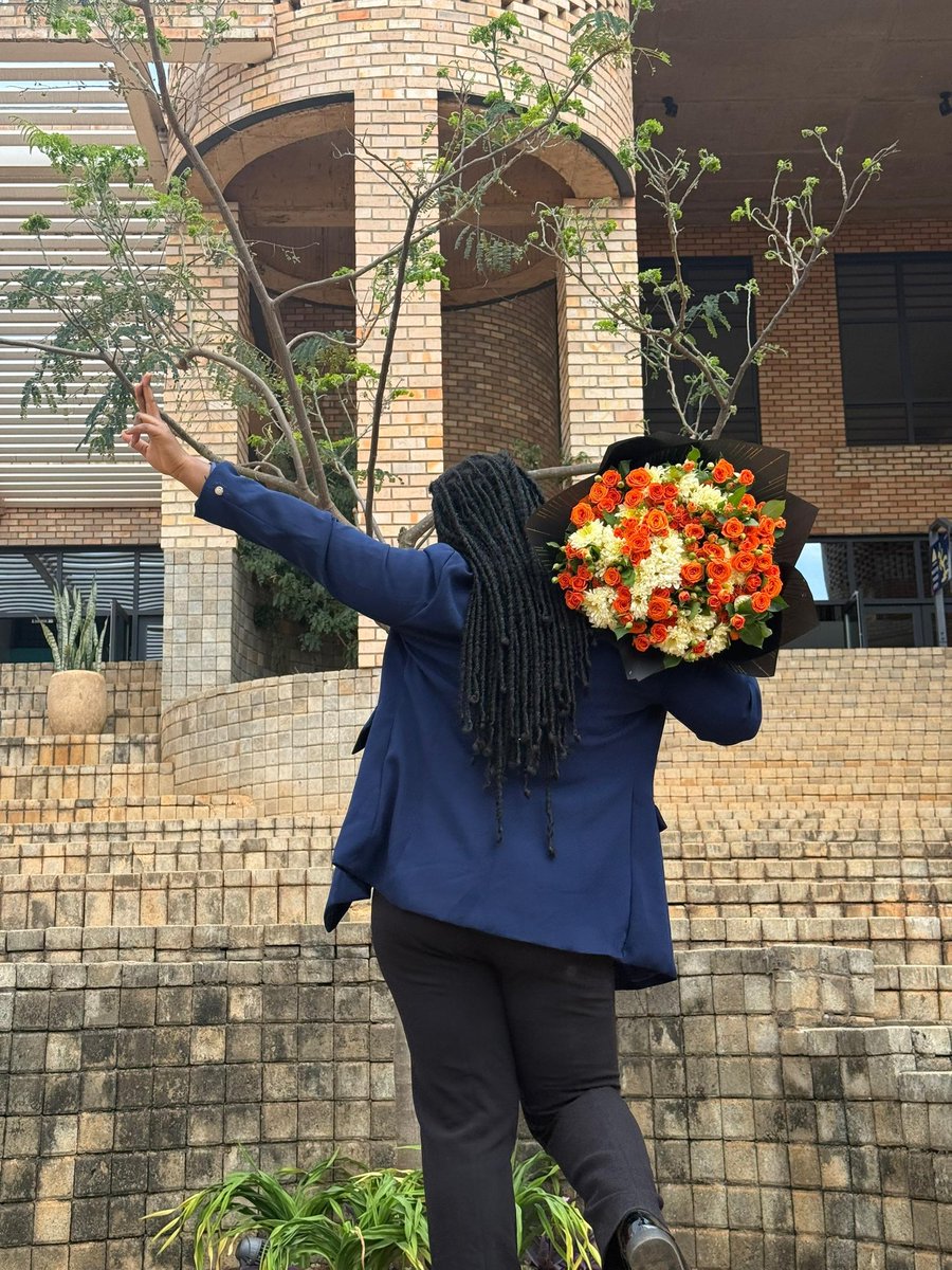 fisayo_jeje's tweet image. Look at that degree on that chic! 😍

Defense done and dusted! A huge thank you to everyone who was a part of my research ❤️

Crazy delusion, faith, tears, and consistent hope for this degree.

Thank you, Jesus 🙏

It&apos;s a wrap. See you at convocation 👌

#Graduate #opentowork