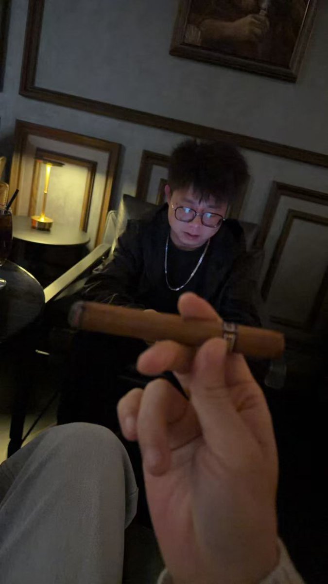 越努力越亏的行情
我来🇲🇴澳门出柜几天，29号恢复直播