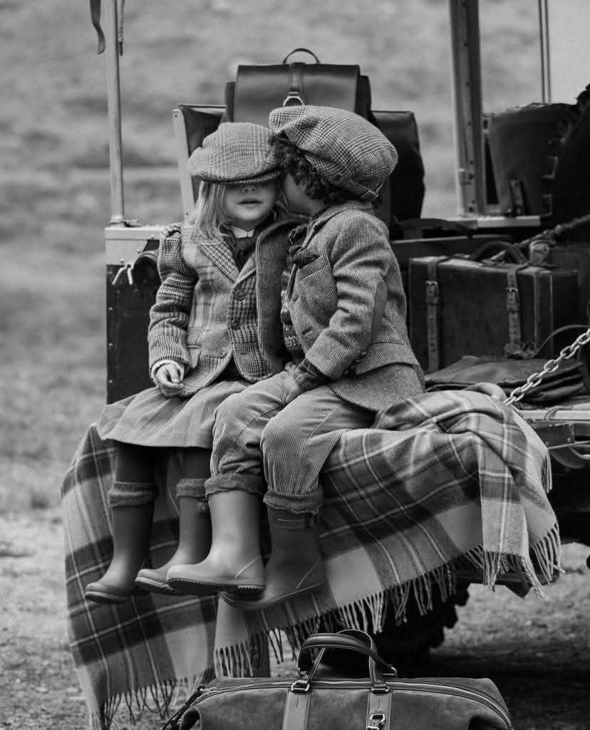 Tel mot, dit tout bas, est un mystérieux baiser de l'âme à l'âme. 
 Victor Hugo- (Océan Prose)