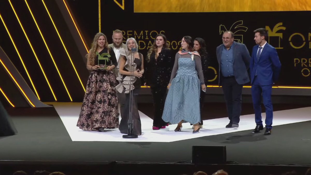 🏆Los protagonistas del programa ‘El campo es nuestro’, que ha recibido el Premio Ondas Nacional de Televisión 2025 al Mejor Contenido de Proximidad, serán los encargados de acompañar este año a @blancaliso en las Campanadas de Fin de Año de <a href="/aragontv/">Aragón TV</a>.
ℹ️ n9.cl/cn8cg