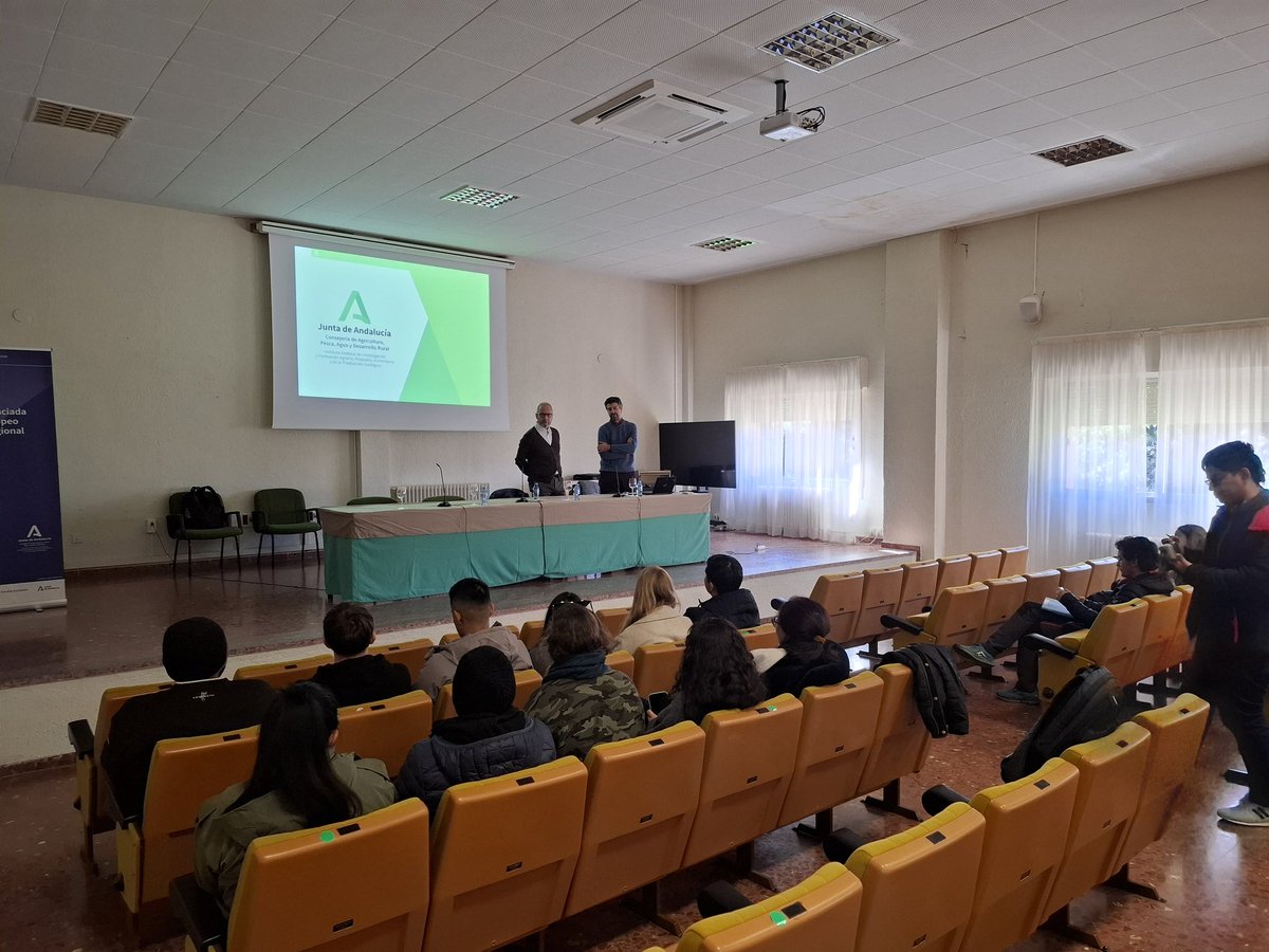 ¡Mil gracias @IFAPA_Junta y Anastasio Villanueva por la increíble acogida en centro Camino de Purchil! 🚀 Aprendimos todo sobre los proyectos de #BioeconomíaCircular <a href="/AndaluciaJunta/">Junta de Andalucía</a>. ¡Gracias también Pepe de la Cal de @Bioliza por su charla top! 🔥 👇 #Sostenibilidad #Bioenergia