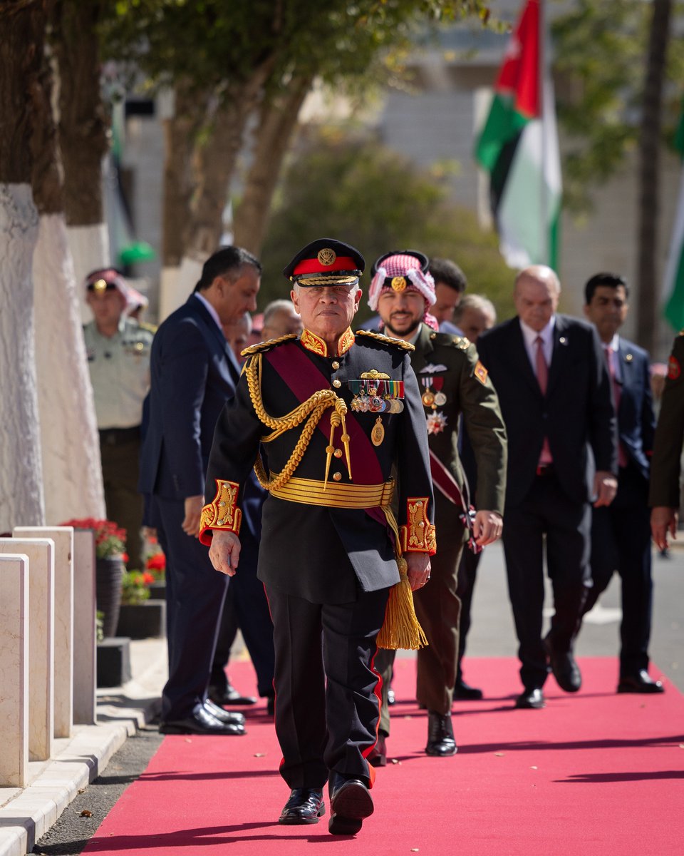 rwthofficial's tweet photo. 🇯🇴
#Jordan’s King Abdullah II and Queen Rania with members of the Royal Family presided over the opening of the 20th Parliament’s second ordinary session at the House of Parliament #Amman.

📸 @RHCJO #KingAbdullah #QueenRania #Hashemite #الأردن https://t.co/TdPIaJDRq2