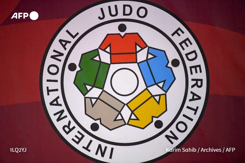 afpfr's tweet image. 🇷🇺 La Fédération internationale de judo a annoncé dans un communiqué la pleine réintégration des judokas russes, qui pourront de nouveau participer aux compétitions internationales sous les couleurs de leur pays, avec leur &quot;hymne&quot; et leur &quot;drapeau national&quot; ⬇️