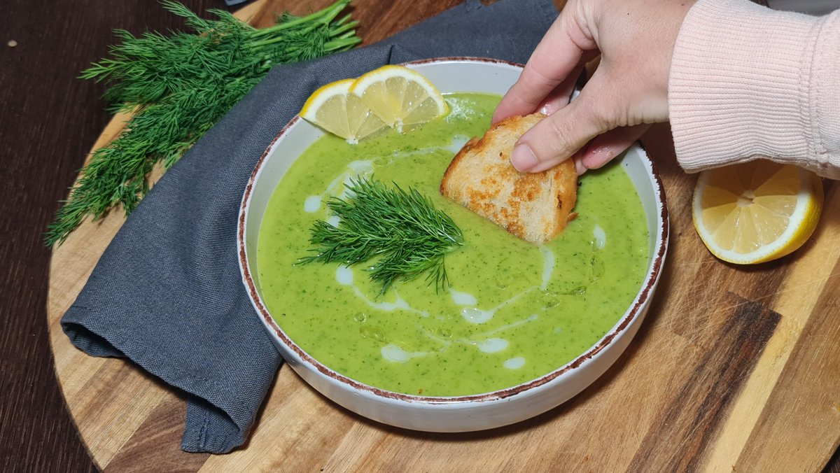 Creamy Green Soup⬇️⬇️⬇️
healthylivingenthusiast.com/creamy-green-s…