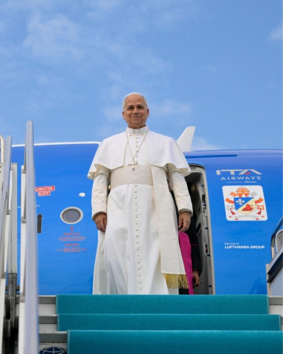 VaticanNews's tweet image. Pope Leo XIV arrives in Türkiye and receives an official welcome at the Ankara Esenboğa International Airport as he begins his first Apostolic Journey.