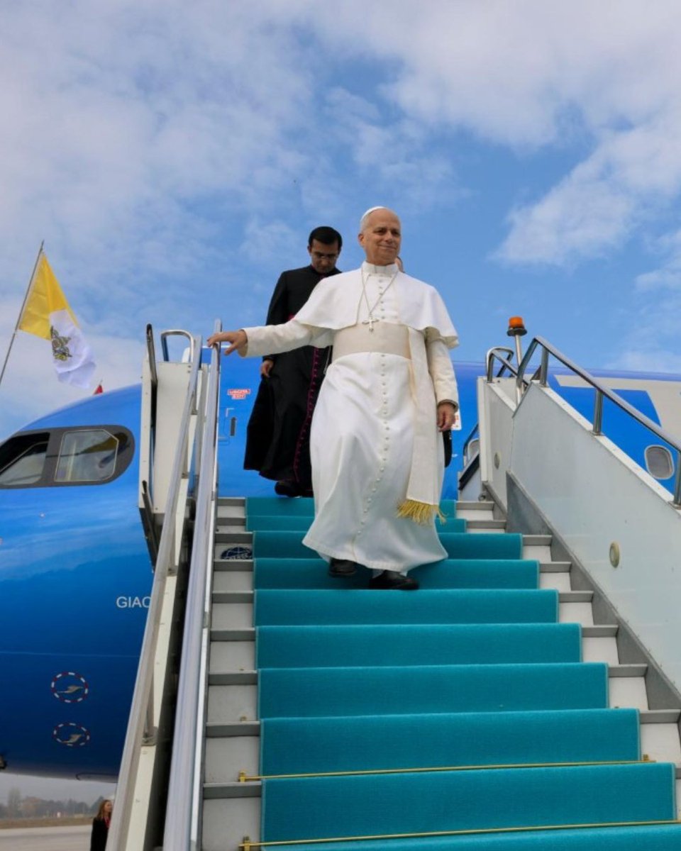 VaticanNews's tweet image. Pope Leo XIV arrives in Türkiye and receives an official welcome at the Ankara Esenboğa International Airport as he begins his first Apostolic Journey.