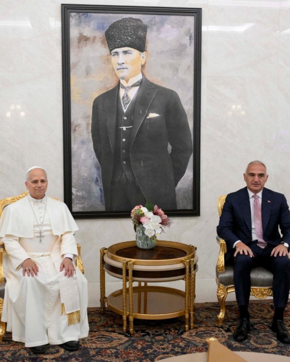 VaticanNews's tweet image. Pope Leo XIV arrives in Türkiye and receives an official welcome at the Ankara Esenboğa International Airport as he begins his first Apostolic Journey.
