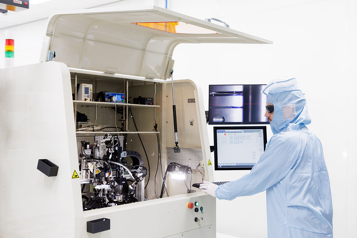 PHIX_Photonics's tweet image. PHIX uses advanced alignment tools to position lenses for free-space coupling between PICs and other optics. This enables epoxy-free light paths, compatibility with bulk optics, and flexible beam shaping.

➤ Our full #contractmanufacturing offering: phix.com/our-offering/c…