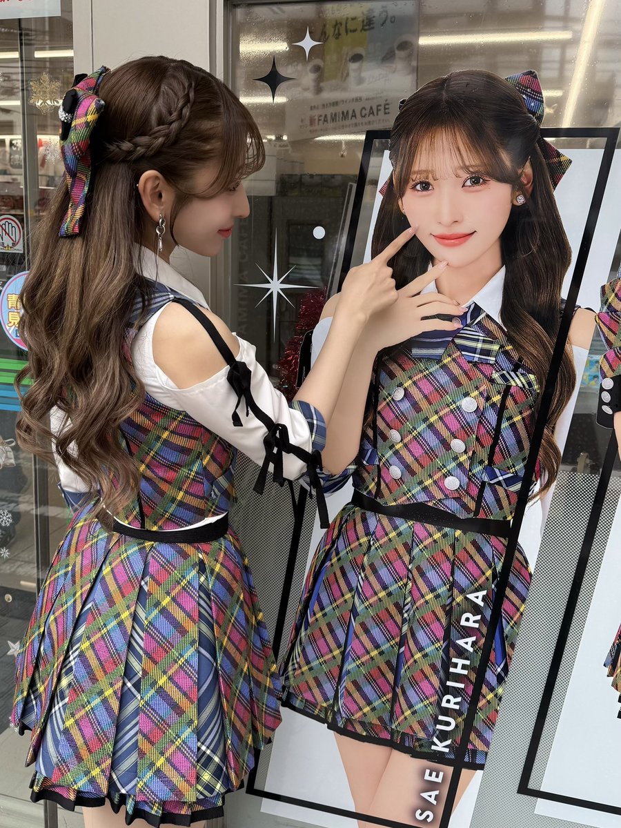 38sae_kurihara's tweet image. ファミリーマート×HKT48
地域密着・九州応援プロジェクト

記者発表会とラッピング店舗除幕式に
阿紀と颯と出席させていただきました！
ファミリーマートさんに私たちがいた🥲💝
いろんな店舗にメンバーがいるので
みなさん是非沢山会いに行ってね~！

#ファミリーマート #HKT48 #PR