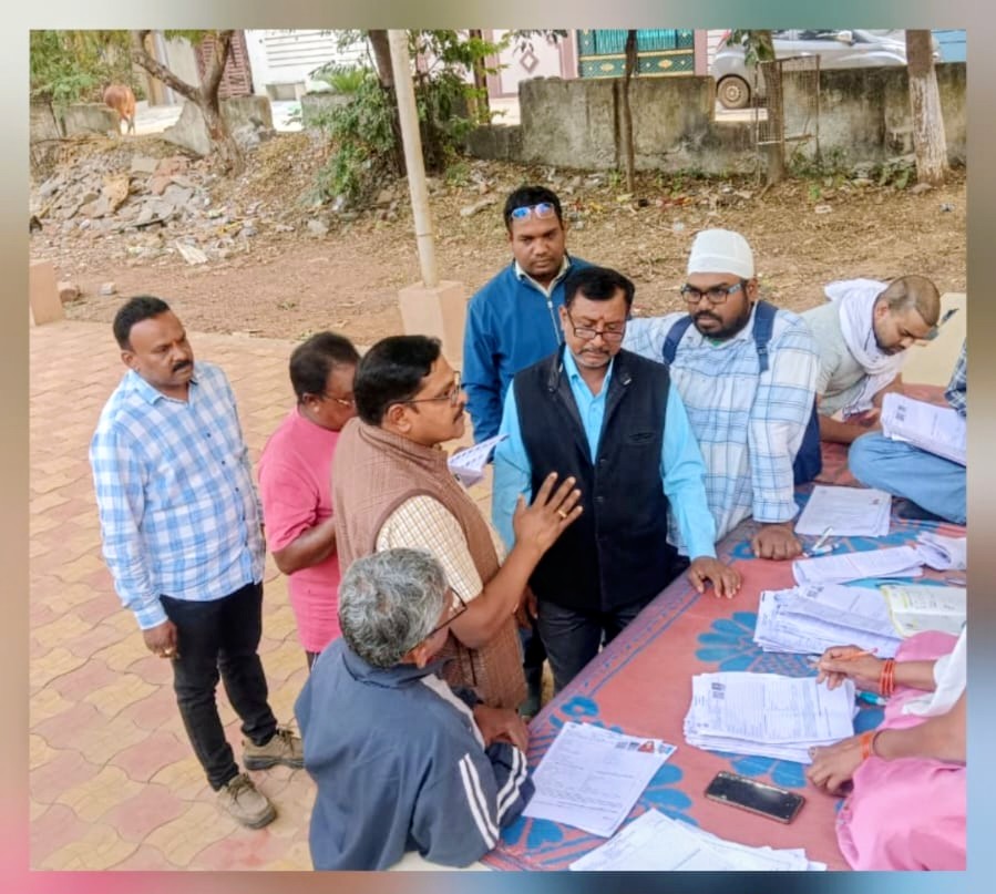 CEOChhattisgarh's tweet image. #SIR2026

सतत एवं तीव्र गति से गणना प्रपत्र डिजिटाइजेशन का कार्य जारी है।

@ecisveep #EnumerationForm #district #voterservice