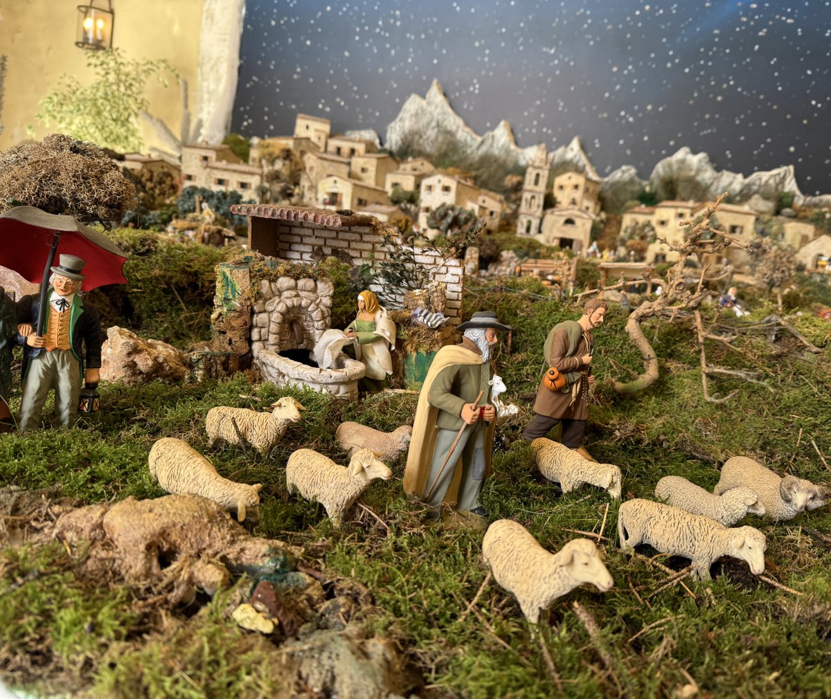 Comme chaque année, la crèche a retrouvé sa place dans le hall de l'Hôtel de Ville !

Avec passion et savoir-faire, les équipes de la Direction des Festivités et de la Direction de l’Environnement et des Aménagements Paysagers ont uni leurs talents pour lui redonner tout son