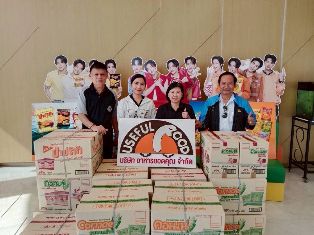 usefulfoodth's tweet image. คุณประพันธ์ ปุษยไพบูลย์ กรรมการผู้จัดการ บริษัท อาหารยอดคุณ จำกัด ส่งตัวแทนมอบผลิตภัณฑ์และร่วมส่งกำลังใจ​ช่วยพี่น้องผู้ประสบภัยกับมูลนิธิ​ม.ร.ว.เสนีย์​ ปราโมช​ 🌟บริจาค​ขนมขบเคี้ยว โปเต้ ปาปริก้า และคอนเน่🌟  โดยมีผู้อำนวยการศูนย์รับบริจาค​พรรคประชาธิปัตย์   คุณองอาจ​ ค​ล้า​ม…
