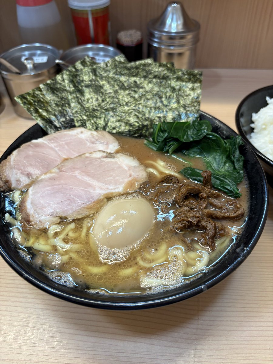 teruki06191's tweet photo. 大國家で特製ラーメン食ってきました
��厚で美味かった〜
#大國家
#大國家特製ラーメン https://t.co/zU8RwRX0BB