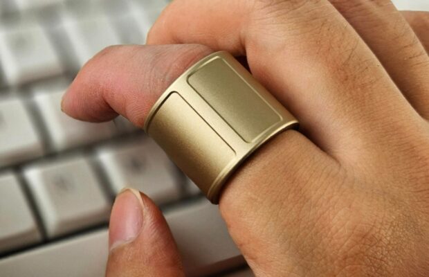 AndroidPlanet's tweet image. 7 toffe projecten op Kickstarter: loeizwaar hoesje, oordopjes als sieraad → androidplanet.nl/nieuws/kicksta… door Erwin Vogelaar