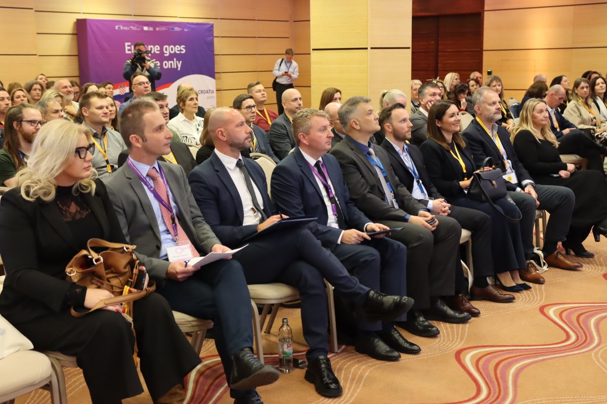 mpudt_rh's tweet image. RH spremna je za načelo „samo jednom“ te gradi infrastrukturu za buduće usluge jedinstvenog digitalnog tržišta i postavlja temelje digitalne suverenosti.

#OnceOnly #DigitalEU #NPOO

@VladaRH @EK_Hrvatska