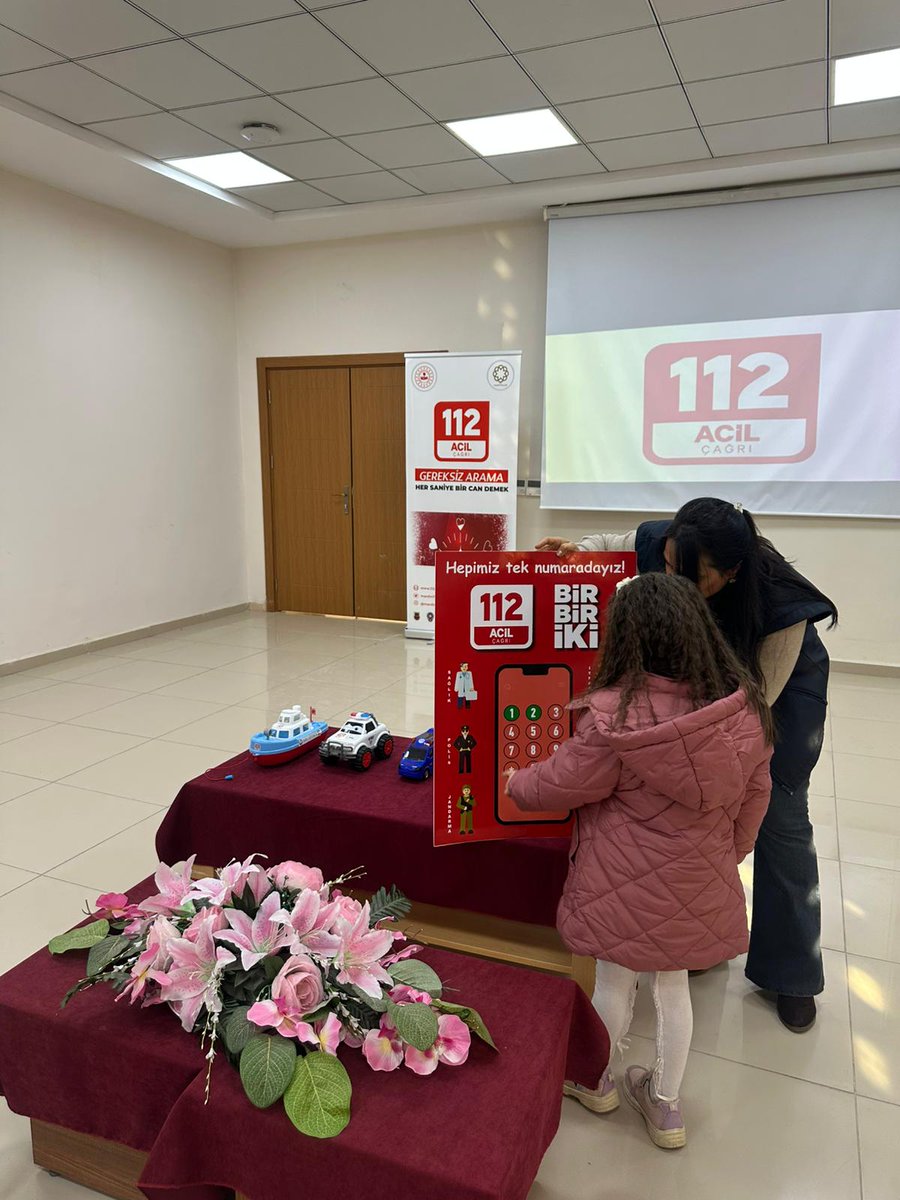 Mardin112acm's tweet image. 112 Acil Çağrı Numarası tanıtım faaliyeti kapsamında kurumumuzu ziyaret eden Artuklu Sevgi Anaokulu (5.grup) öğrencilerine acil durumda 112’nin tek numara olduğu anlatıldı ve 112 temalı promosyonlar dağıtıldı. @TC_icisleri @Mardin_Valiligi @iletisim @illeridaresi @112teknumara
