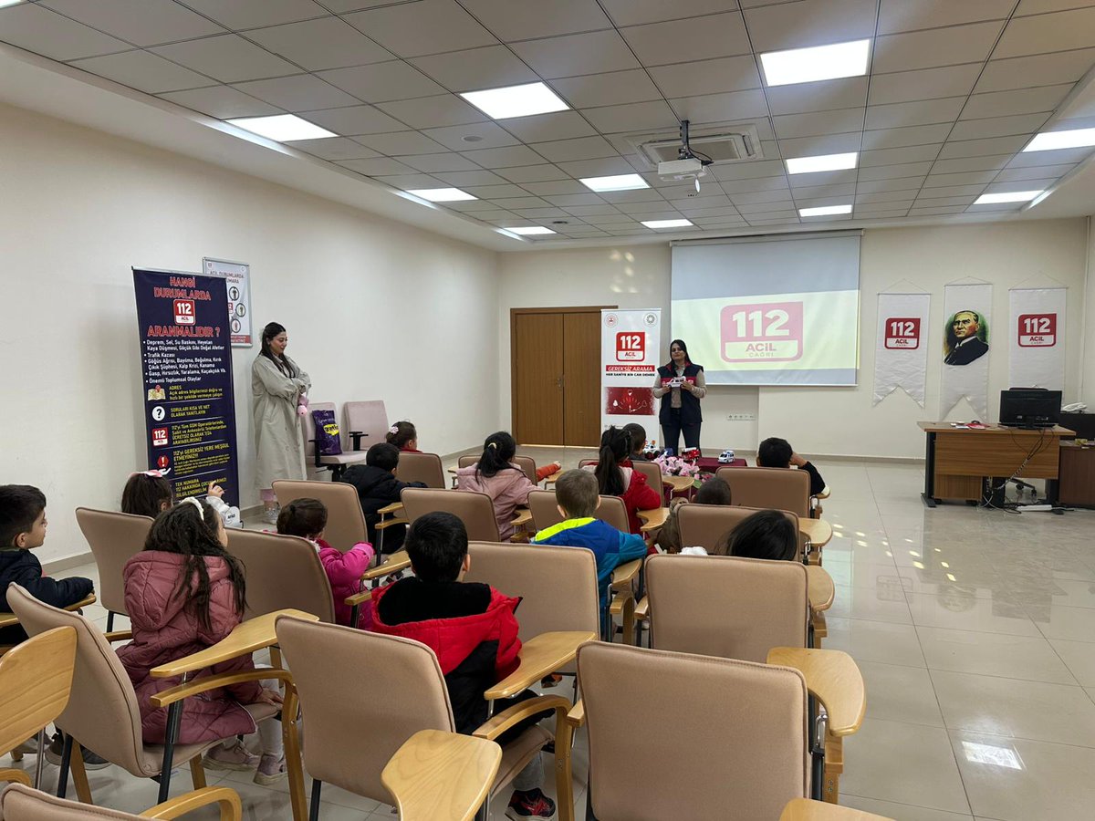 Mardin112acm's tweet image. 112 Acil Çağrı Numarası tanıtım faaliyeti kapsamında kurumumuzu ziyaret eden Artuklu Sevgi Anaokulu (5.grup) öğrencilerine acil durumda 112’nin tek numara olduğu anlatıldı ve 112 temalı promosyonlar dağıtıldı. @TC_icisleri @Mardin_Valiligi @iletisim @illeridaresi @112teknumara