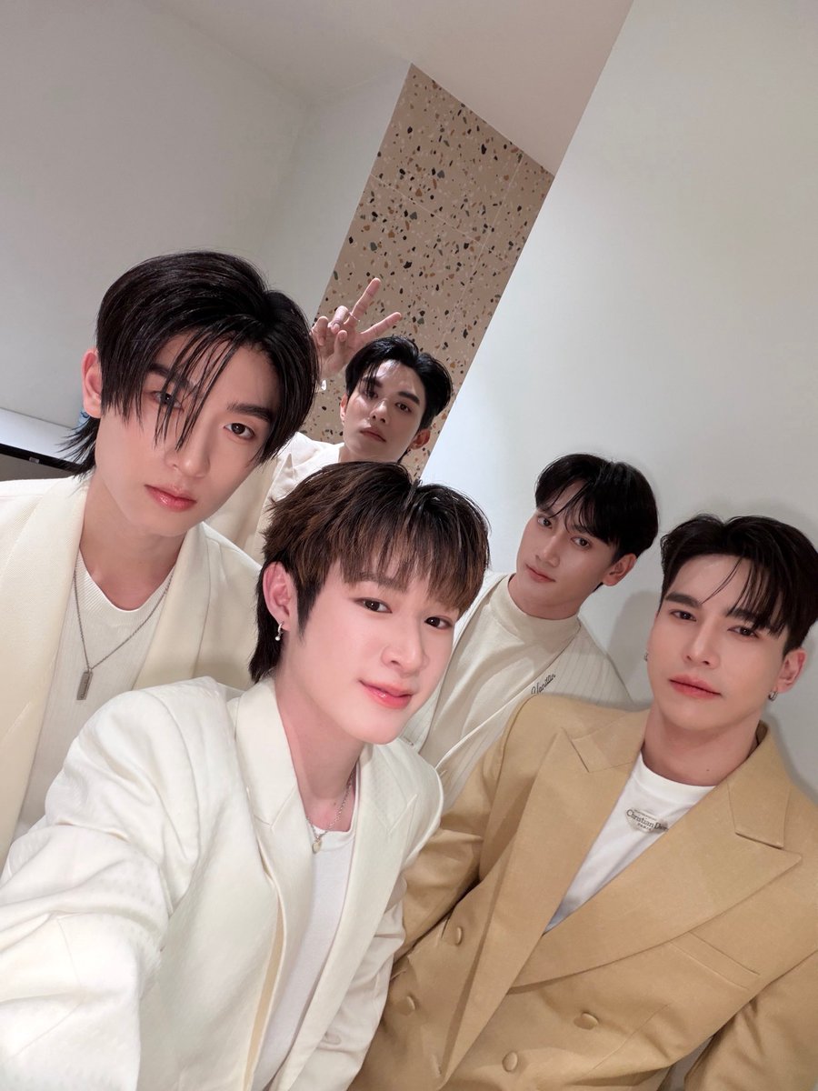 natasittttt's tweet image. พร้อมมาส่งความสุขให้ทุกคนแล้วค้าบ ใครพร้อมเจอเราแล้วบ้างง #RobinsonxDMD