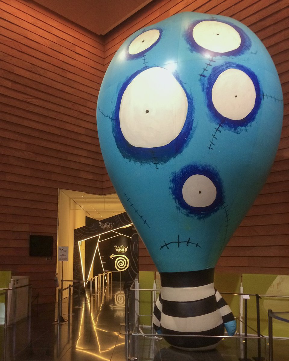 東京で「ティム・バートンの世界」展が開催された際、会場併設のカフェ