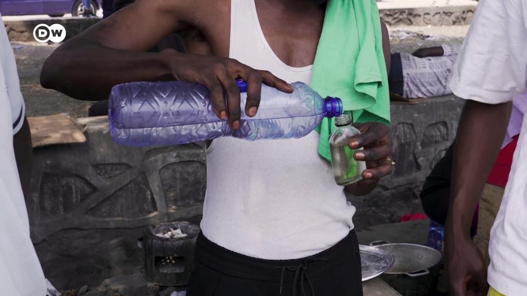 knoss_'s tweet image. En #RDC l&apos;alcool dévore notre jeunesse. La Prohibition aux #usa dans les années 1920 fut un échec, mais elle nous rappelle que l&apos;inaction est pire.

Interdire pour reconstruire.

#Repensonsnotreavenir