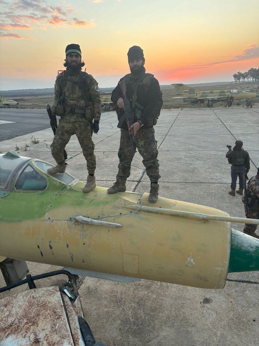 #Syria: one year ago today, Rebels launched the offensive that eventually toppled Assad.

Lasting only 10 days, it began ~310 km from Damascus and rolled through the cities of #Aleppo (29–30th November), #Hama (5th December) and #Homs (7th December).

The thread below traces,