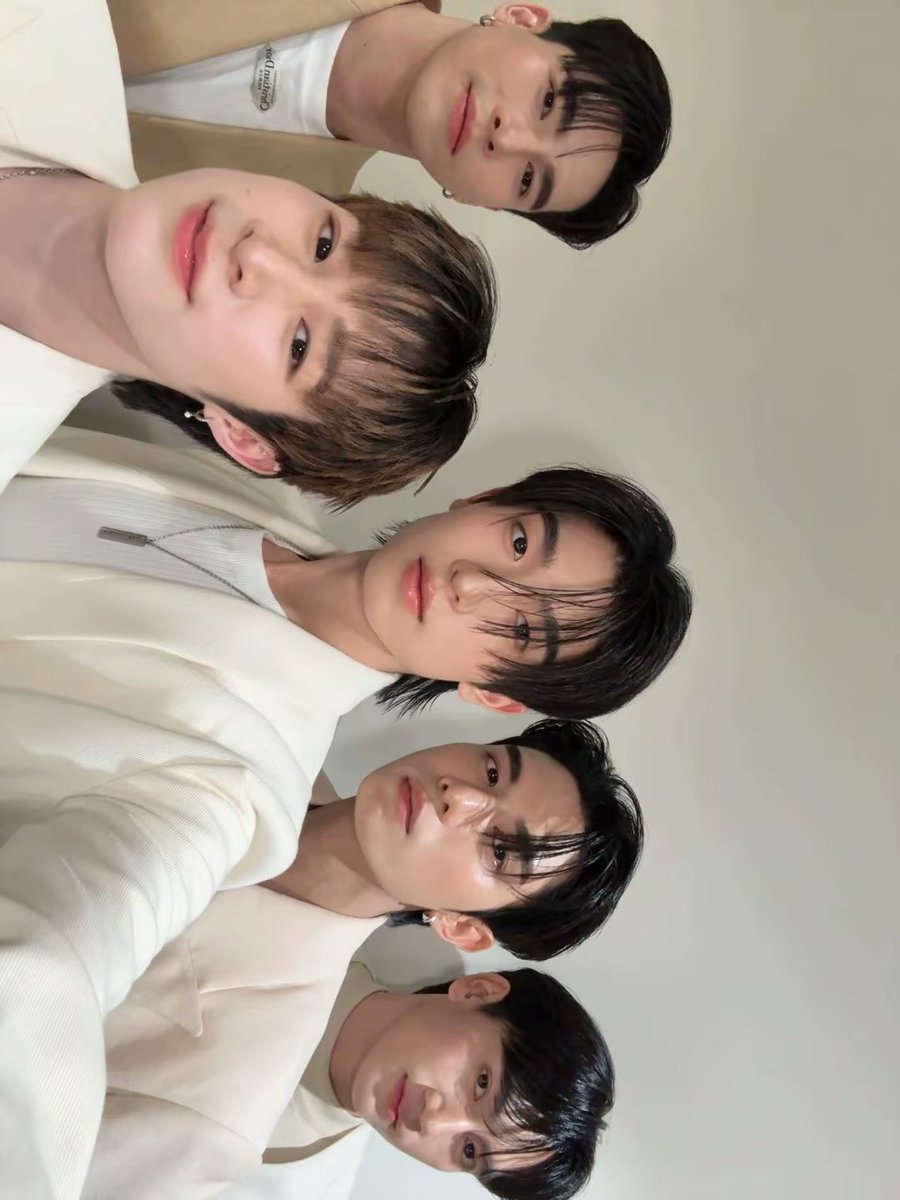 tthomastc's tweet image. พร้อมเสิร์ฟความสดใสแล้วครับ
@mmaxmaxxxx @natasittttt @netsiraphop @pung_phirunwat 
#RobinsonxDMD