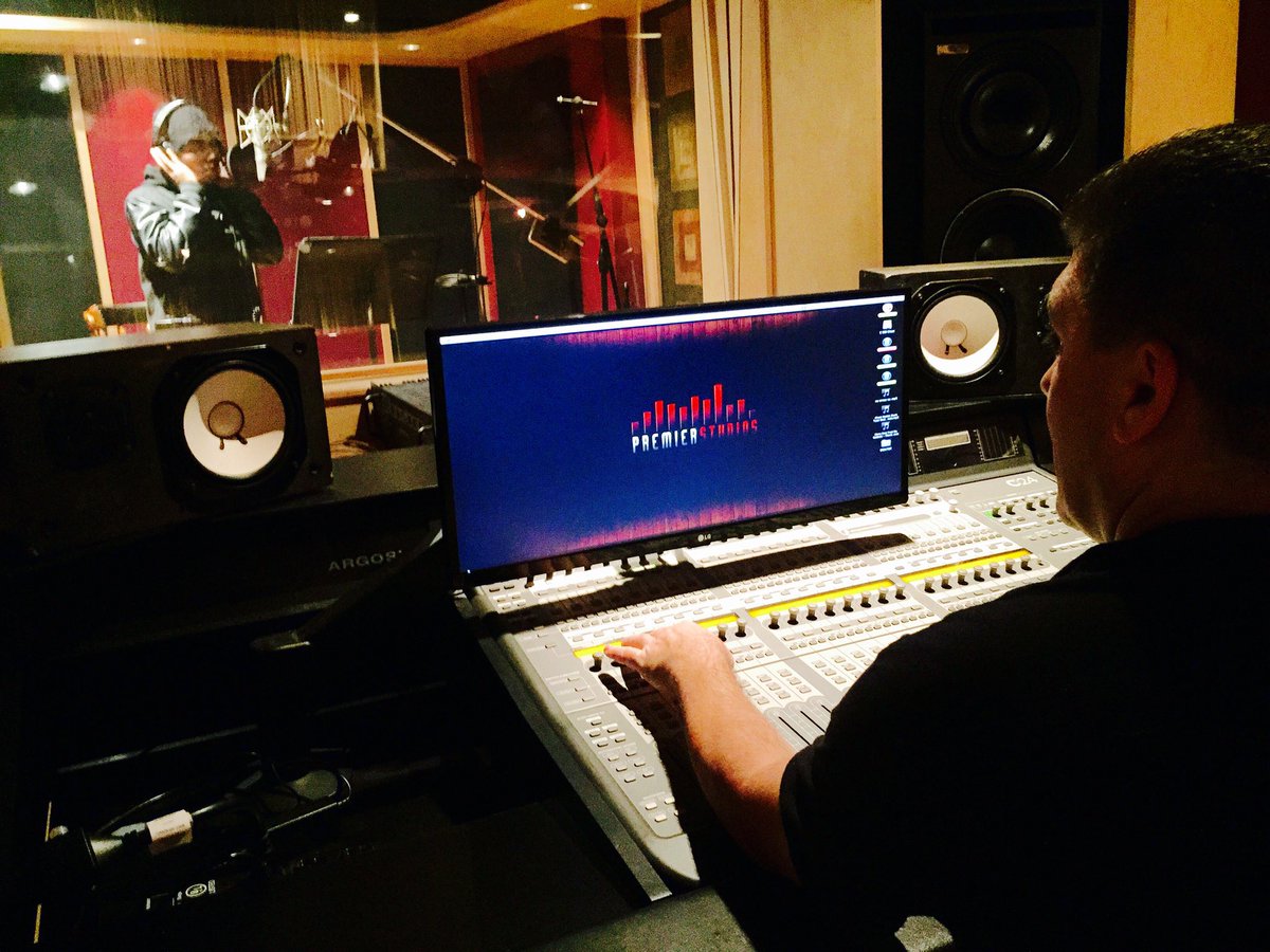 RoyalTMixes's tweet image. Hit me Up if u want to get your music or your mixing skills sounding amazing for 2026 &amp;amp; beyond!! #artistdevelopment #recordlabel 
 #consulting #soundtrackcurator #Fullsail #productioncompany
#audiomixing #mixengineer #protools   #musicproducer #mastering #ZoomPTmixingLessons