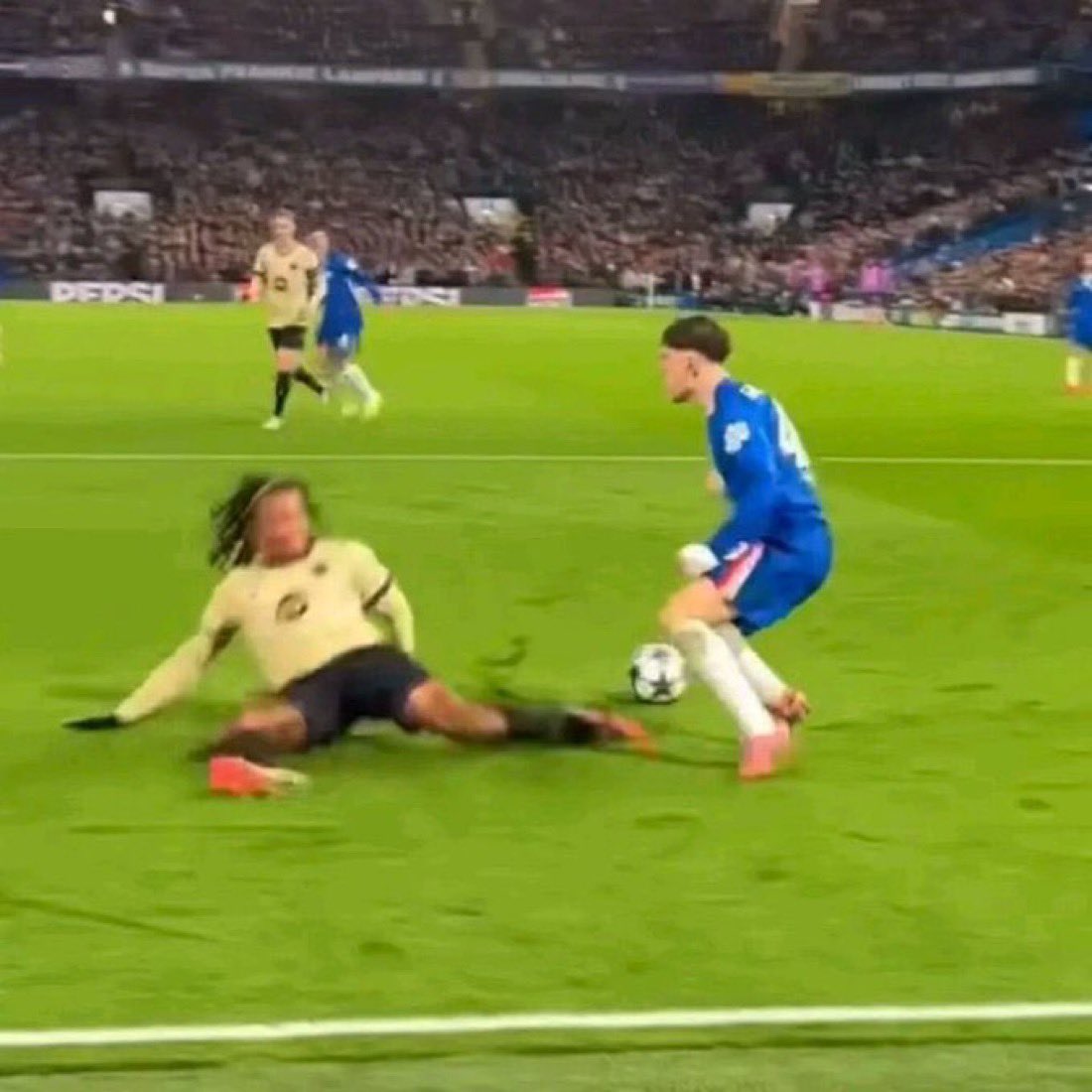 gyaigyimii's tweet image. Blurrrr