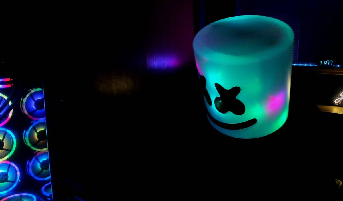 JustDrewMane's tweet image. Y'all are f'ing crazy!!! Thank you so much for the great times, wild support and love. I got the best people around me - LET'S GOOOO!!! @KawaiiKappybara , MrGreazyT, @patprime2x , @DonoVillain, SlapMyPenguin = LEGENDS! #mycommunity #kickass #weparty