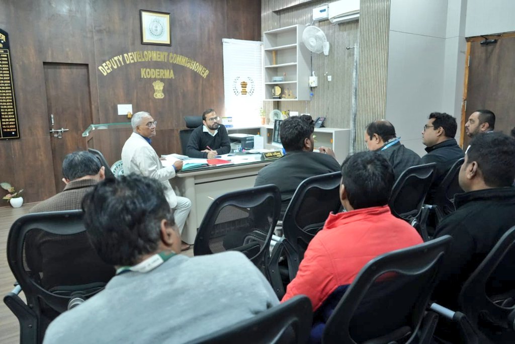 dckoderma's tweet image. जिला ग्रामीण विकास शाखा के सभागार में उप विकास आयुक्त द्वारा प्रधानमंत्री रोजगार सृजन कार्यक्रम (PMEGP) को लेकर जिला स्तरीय निगरानी समिति की बैठक संपन्न कराई गई। बैठक में महाप्रबंधक जिला उद्योग केंद्र, अग्रणी जिला प्रबंधक, खादी और ग्रामोद्योग आयोग, रांची के समन्वयक, ईओडीबी…