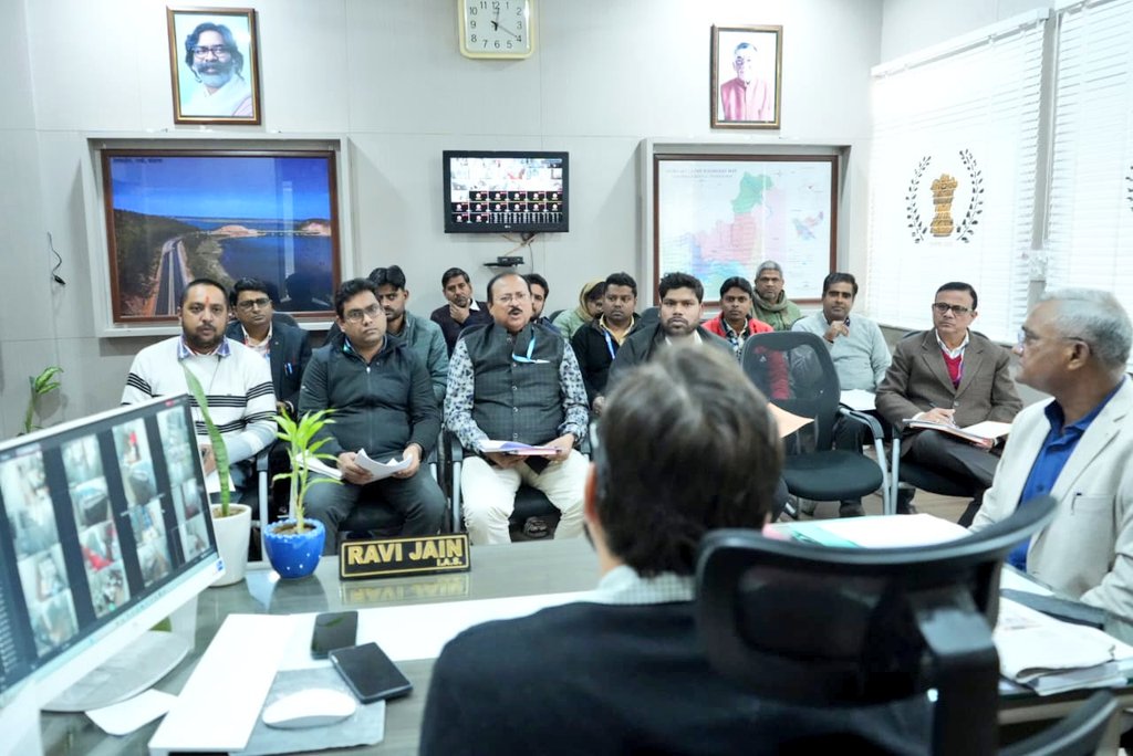 dckoderma's tweet image. जिला ग्रामीण विकास शाखा के सभागार में उप विकास आयुक्त द्वारा प्रधानमंत्री रोजगार सृजन कार्यक्रम (PMEGP) को लेकर जिला स्तरीय निगरानी समिति की बैठक संपन्न कराई गई। बैठक में महाप्रबंधक जिला उद्योग केंद्र, अग्रणी जिला प्रबंधक, खादी और ग्रामोद्योग आयोग, रांची के समन्वयक, ईओडीबी…