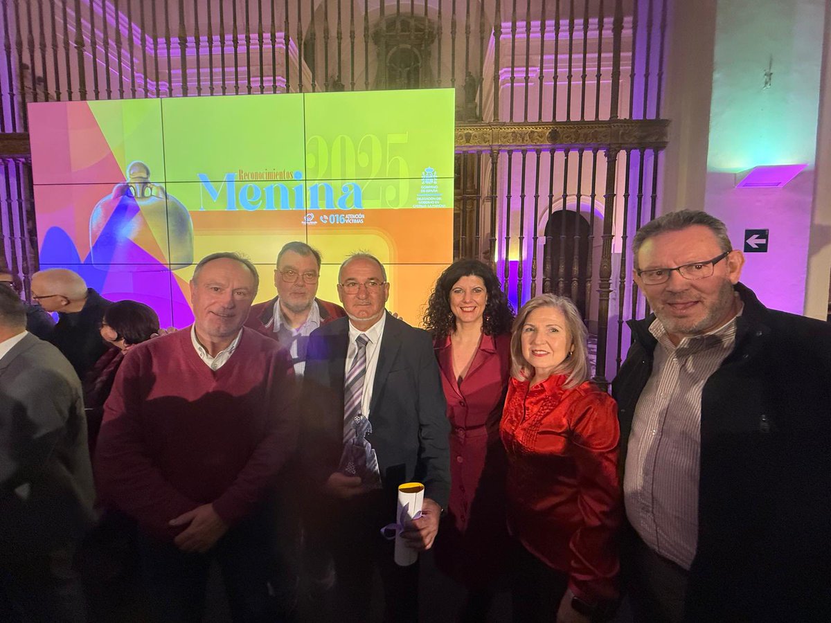 😍🏆Anoche recibimos el #PremioMenina2025 por el proyecto #PonteEnSuLugar. Un galardón muy especial que el presidente de #ManchaJúcarCentro compartió con todas las personas que contribuyeron a hacer realidad esta iniciativa pionera.  
ℹ️Toda la info: tinyurl.com/2j7x5cz7