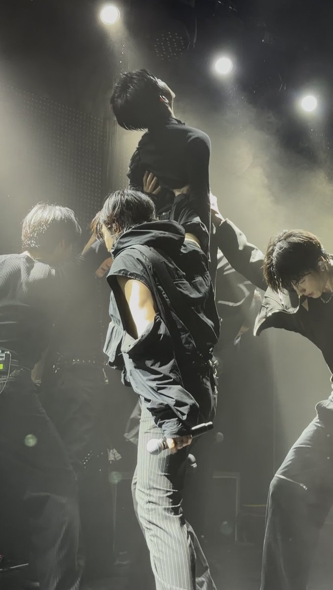 OOO725_DH's tweet image. 예술.